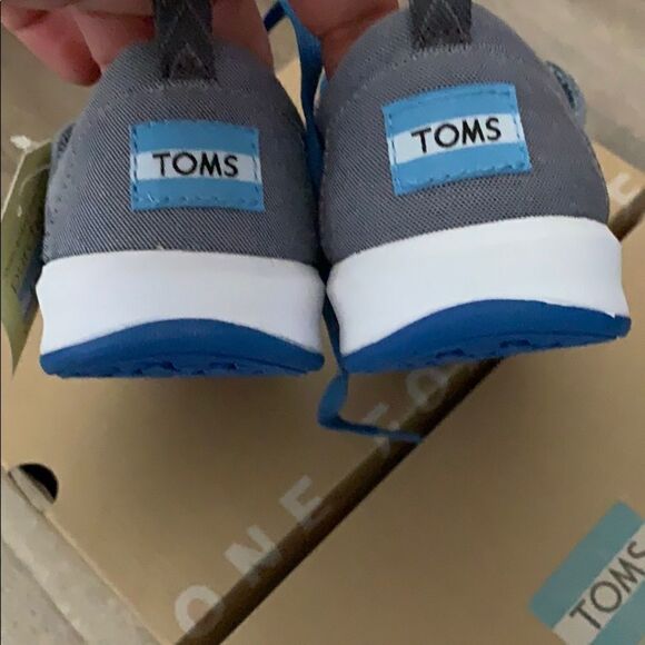 🎉Last Price 🎉Boy Toms sneaker 👟 - Picture 5 of 8